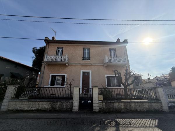 VAULX-EN-VELIN limite VILLEURBANNE - Maison Familiale à rénover - 161 m² - 7 pièces - terrain 544 m²