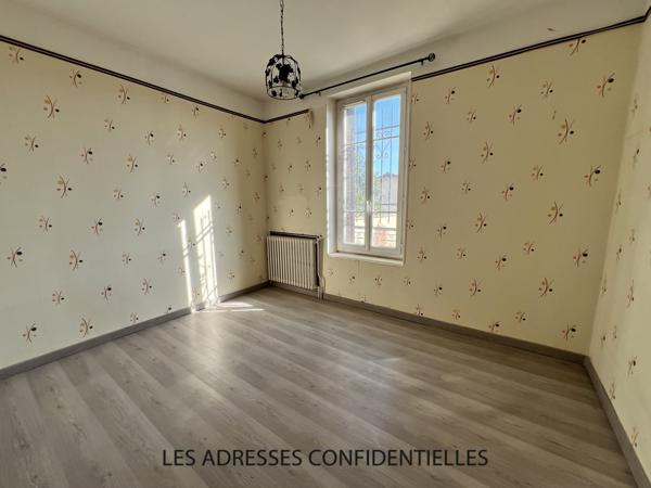 VAULX-EN-VELIN limite VILLEURBANNE - Maison Familiale à rénover - 161 m² - 7 pièces - terrain 544 m²