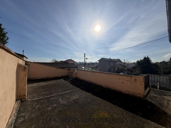 VAULX-EN-VELIN limite VILLEURBANNE - Maison Familiale à rénover - 161 m² - 7 pièces - terrain 544 m²