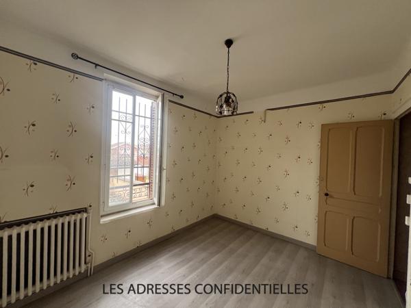 VAULX-EN-VELIN limite VILLEURBANNE - Maison Familiale à rénover - 161 m² - 7 pièces - terrain 544 m²