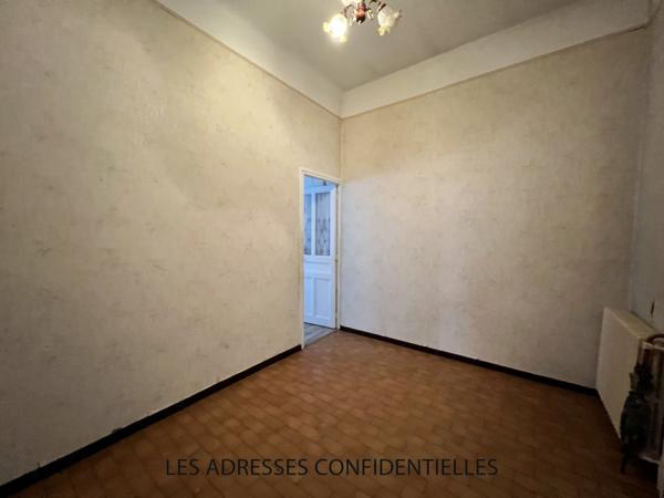VAULX-EN-VELIN limite VILLEURBANNE - Maison Familiale à rénover - 161 m² - 7 pièces - terrain 544 m²