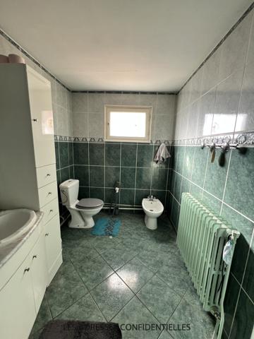 VAULX-EN-VELIN limite VILLEURBANNE - Maison Familiale à rénover - 161 m² - 7 pièces - terrain 544 m²