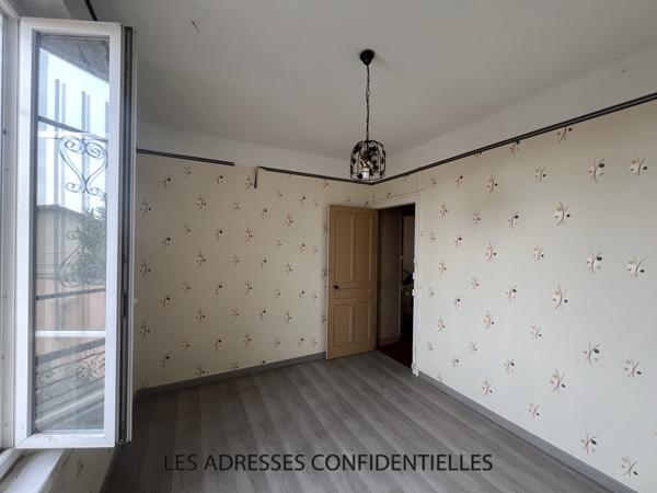 VAULX-EN-VELIN limite VILLEURBANNE - Maison Familiale à rénover - 161 m² - 7 pièces - terrain 544 m²