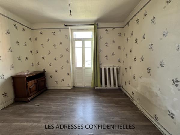VAULX-EN-VELIN limite VILLEURBANNE - Maison Familiale à rénover - 161 m² - 7 pièces - terrain 544 m²