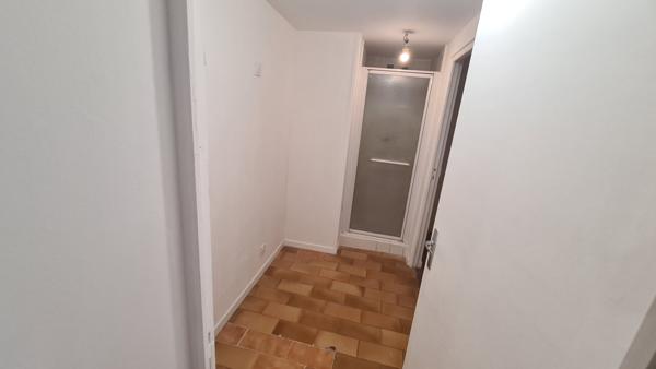 Appartement f2 40m2. Accès indépendant, proche commodités