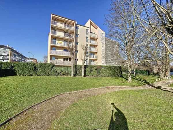 FRANCONVILLE centre , Appartement 3 pièces avec balcon et place de parking en sous-sol