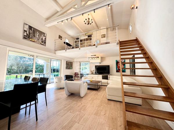 Mouans Sartoux Maison meublée 7 pièces.