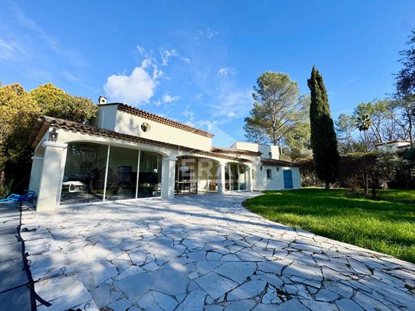 Mouans Sartoux Maison meublée 7 pièces.