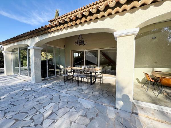 Mouans Sartoux Maison meublée 7 pièces.