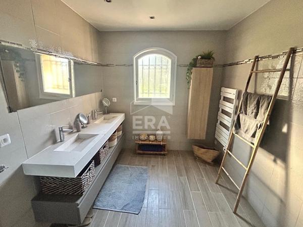 Mouans Sartoux Maison meublée 7 pièces.