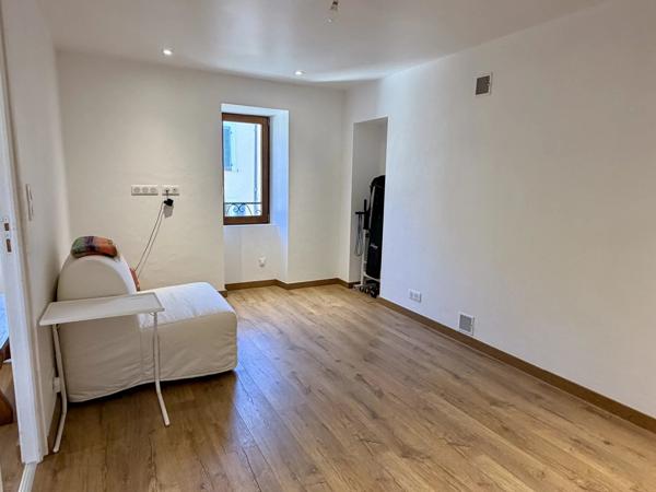 Maison de village rénovée de 142 m² avec terrasses et accès indépendant