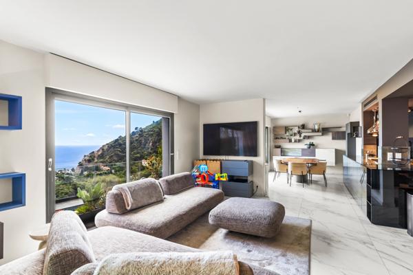 Villa modern suspendue entre ciel et Méditerranée