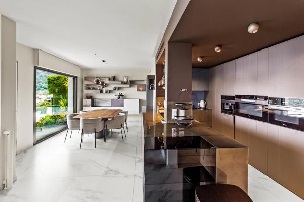 Villa modern suspendue entre ciel et Méditerranée