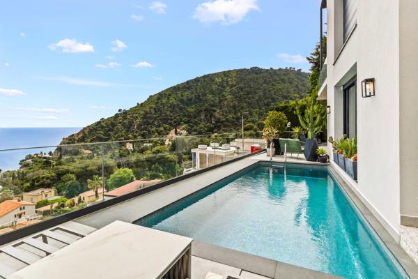 Villa modern suspendue entre ciel et Méditerranée