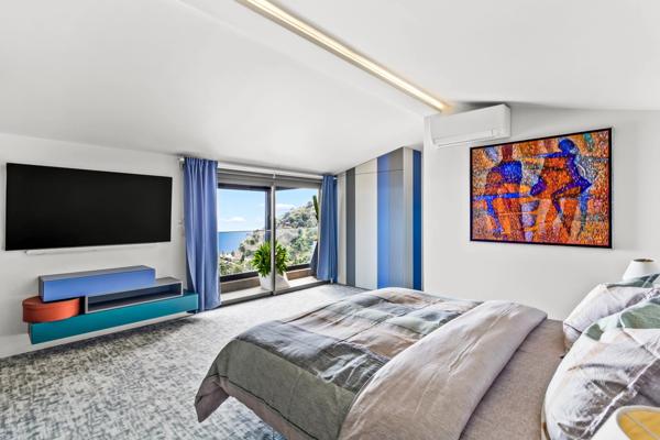 Villa modern suspendue entre ciel et Méditerranée