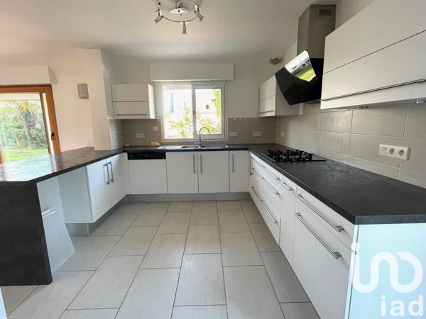 Maison traditionnelle 6 pièces de 132 m² à Landévant (56690)