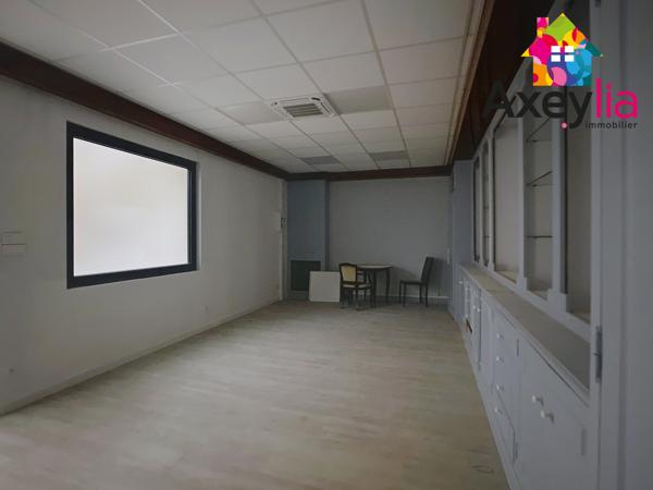 Le Coteau (42120) A LOUER - LE COTEAU - LOCAL PROFESSIONNEL ENTIÈREMENT RÉNOVÉ DE 29M2