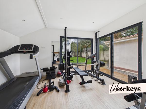 Magnifique maison rénovée au coeur de la Varenne + studio indépendant et salle de sport 