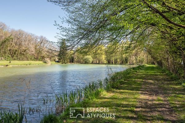 La Maison en bois, son étang et son exceptionnel environnement