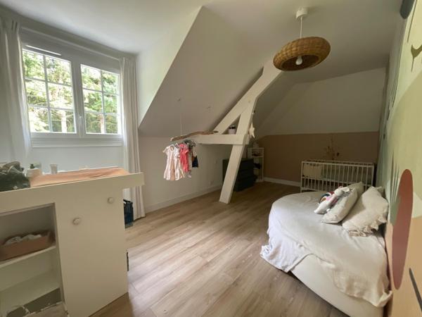 Maison spacieuse de 200 m² avec 7 chambres et terrain de 2500 m2