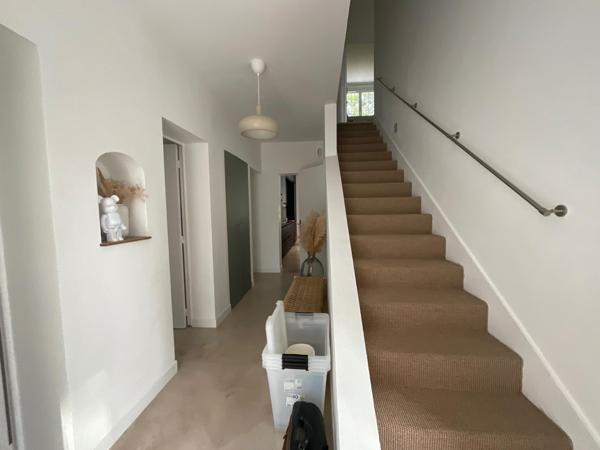 Maison spacieuse de 200 m² avec 7 chambres et terrain de 2500 m2