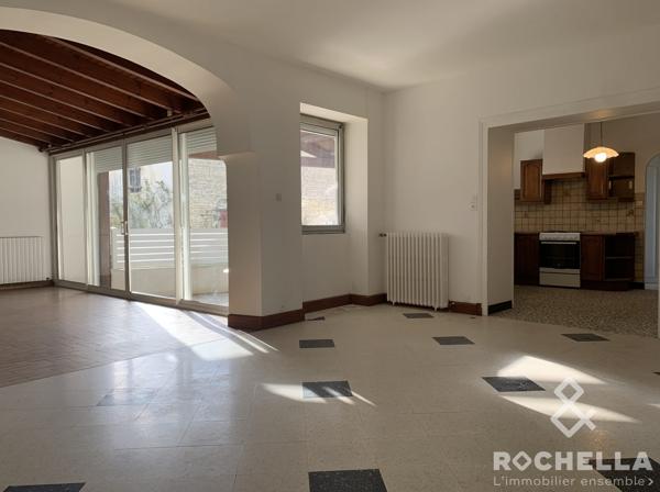 Maison louée meublée, 116m2, 2 chambres, terrasse, jardinet.