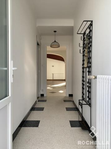 Maison louée meublée, 116m2, 2 chambres, terrasse, jardinet.