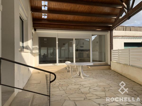 Maison louée meublée, 116m2, 2 chambres, terrasse, jardinet.