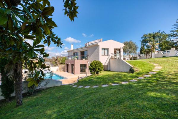 ELEGANTE VILLA FAMILIALE A 600 M DE LA PLAGE DE NAUZAN SAINT PALAIS SUR MER