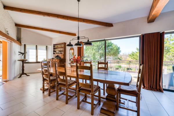 ELEGANTE VILLA FAMILIALE A 600 M DE LA PLAGE DE NAUZAN SAINT PALAIS SUR MER