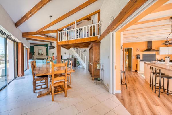 ELEGANTE VILLA FAMILIALE A 600 M DE LA PLAGE DE NAUZAN SAINT PALAIS SUR MER