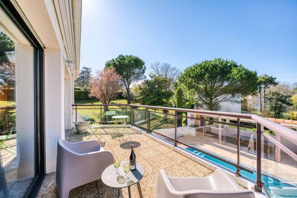 ELEGANTE VILLA FAMILIALE A 600 M DE LA PLAGE DE NAUZAN SAINT PALAIS SUR MER