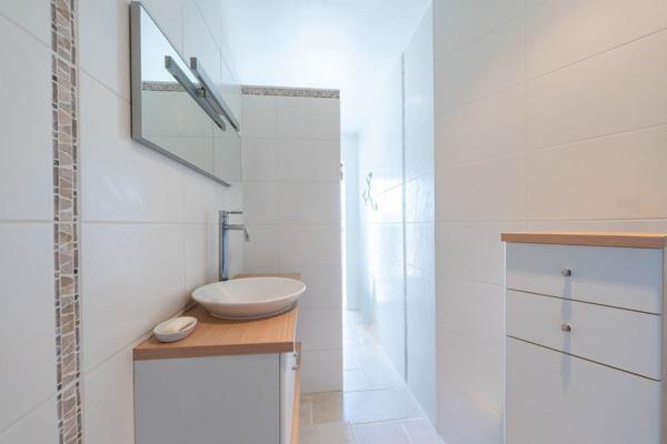 ELEGANTE VILLA FAMILIALE A 600 M DE LA PLAGE DE NAUZAN SAINT PALAIS SUR MER