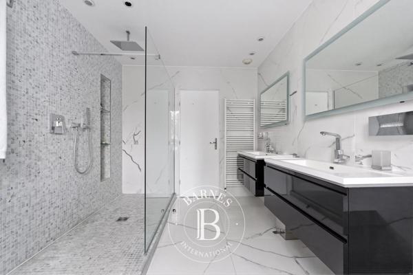 Fontenay-sous-Bois, Maison 6 Chambres -  380 m² à vendre