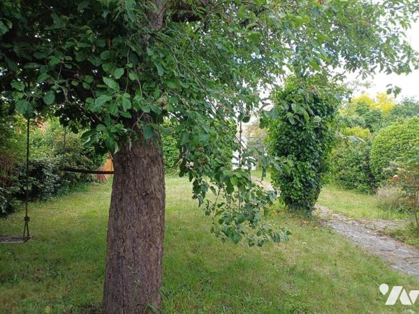 A VENDRE à BOUGUENAIS Maison à rénover de plain-pied avec garage et jardin