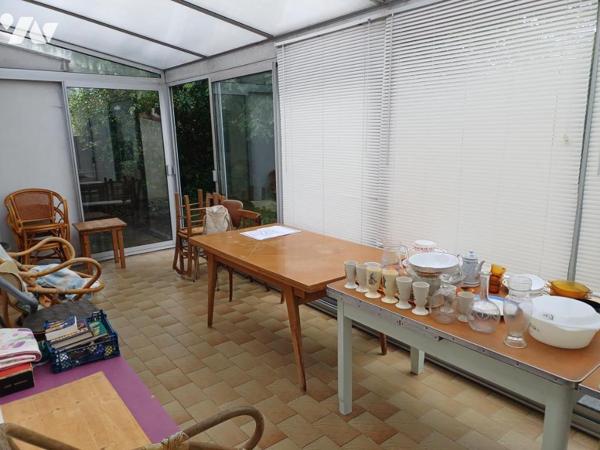 A VENDRE à BOUGUENAIS Maison à rénover de plain-pied avec garage et jardin