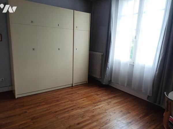A VENDRE à BOUGUENAIS Maison à rénover de plain-pied avec garage et jardin