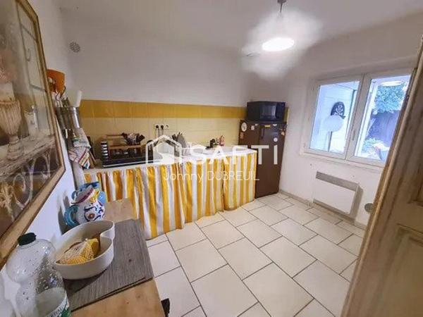 LE PRADET - IMMEUBLE 130M2 AVEC 2 APPARTEMENTS, GARAGE, COMPTEURS INDIVIDUELS, PROCHE DES COMMODITÉS.