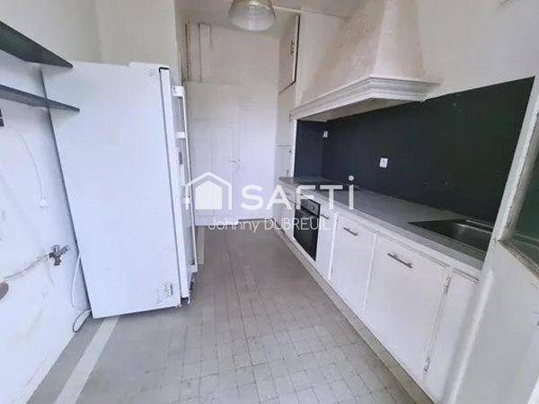 LE PRADET - IMMEUBLE 130M2 AVEC 2 APPARTEMENTS, GARAGE, COMPTEURS INDIVIDUELS, PROCHE DES COMMODITÉS.