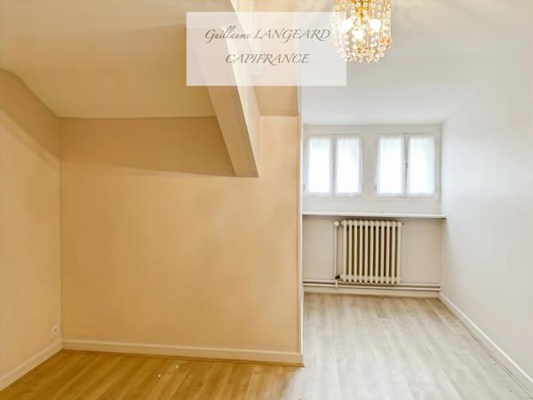 OYONNAX (01) - À vendre maison T5 de 155 m2 + Atelier professionnel de 423 m2 - 1220 m2 de terrain