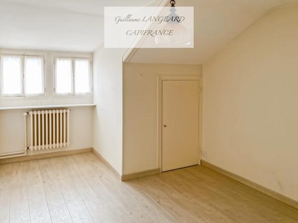 OYONNAX (01) - À vendre maison T5 de 155 m2 + Atelier professionnel de 423 m2 - 1220 m2 de terrain