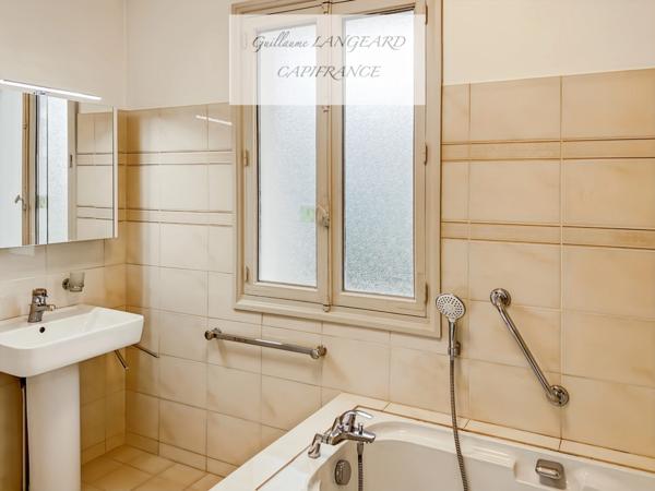 OYONNAX (01) - À vendre maison T5 de 155 m2 + Atelier professionnel de 423 m2 - 1220 m2 de terrain