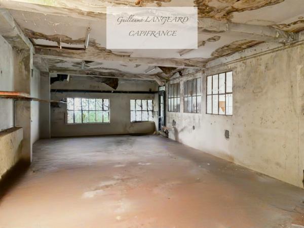 OYONNAX (01) - À vendre maison T5 de 155 m2 + Atelier professionnel de 423 m2 - 1220 m2 de terrain