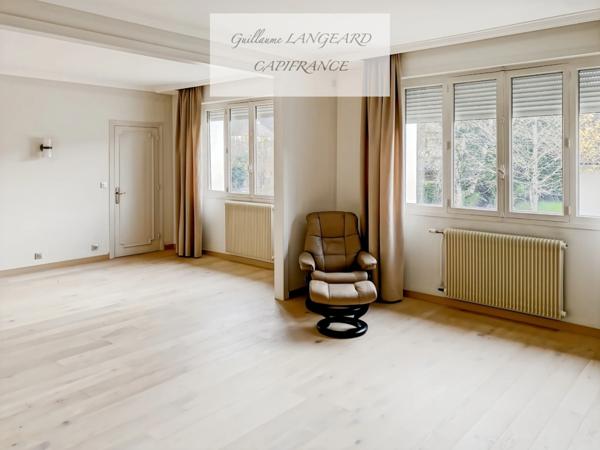 OYONNAX (01) - À vendre maison T5 de 155 m2 + Atelier professionnel de 423 m2 - 1220 m2 de terrain