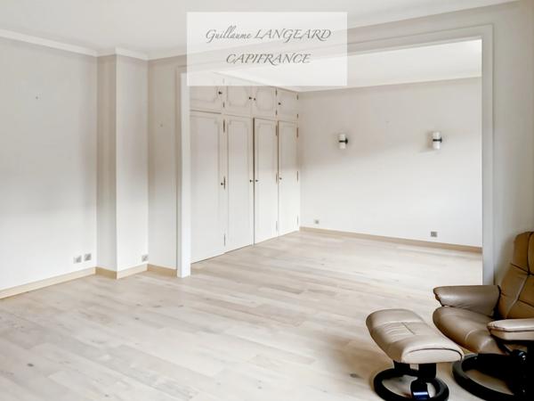 OYONNAX (01) - À vendre maison T5 de 155 m2 + Atelier professionnel de 423 m2 - 1220 m2 de terrain