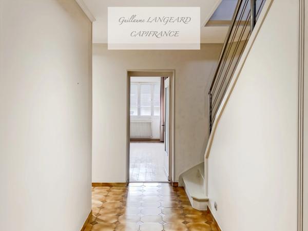 OYONNAX (01) - À vendre maison T5 de 155 m2 + Atelier professionnel de 423 m2 - 1220 m2 de terrain