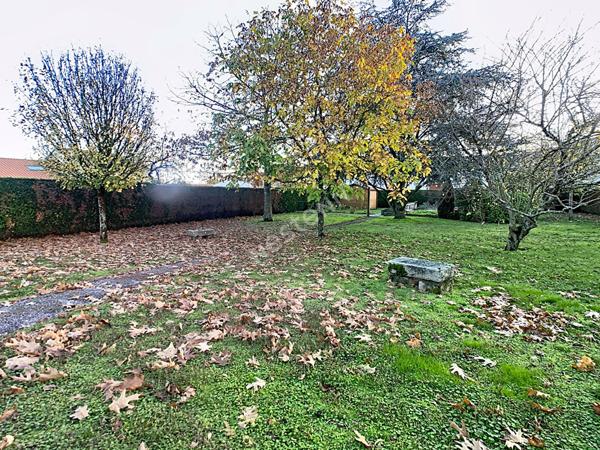 Maison Saint Andre De La Marche 6 pièce(s) 196m2