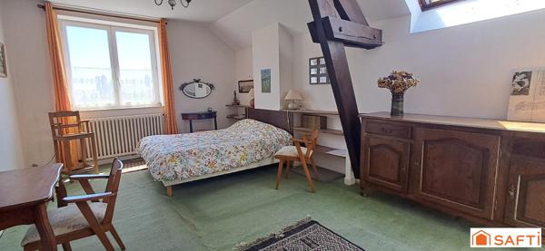 Maison de ville calme avec terrain et dépendances