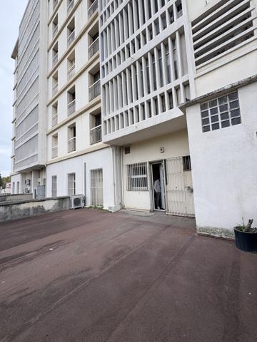 Marseille (13010) Local Commercial - 160m2 - St Loup