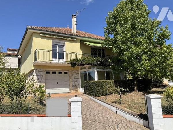 A VENDRE : Maison de ville située dans quartier calme de SOUILLAC (Lot - 46) comprenant en rez-...